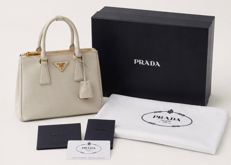 Elegant Structured Top Handle Bag – Ivory